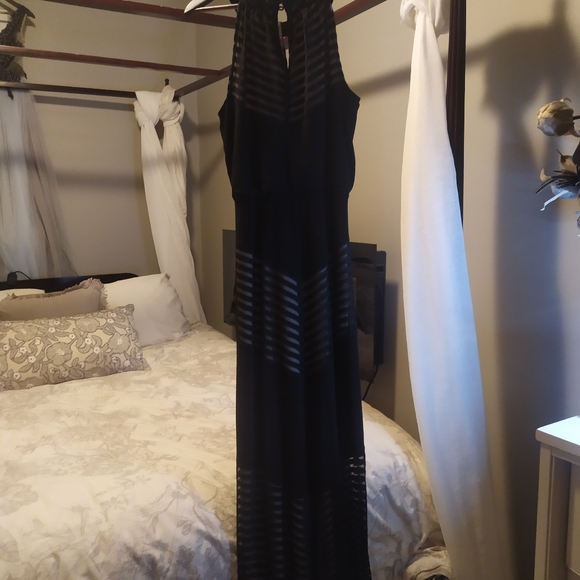 Dress up or down Black Halter Dress Like NEW Size 10 - Picture 4 of 8